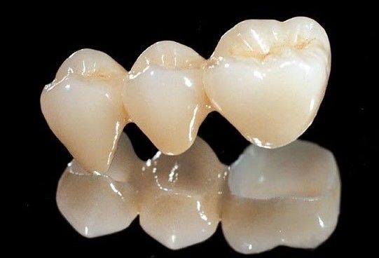 Toda a coroa dental da zircônia cerâmica