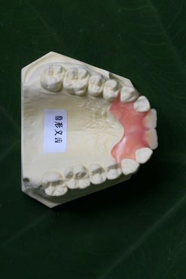 Dentadura invisível flexível