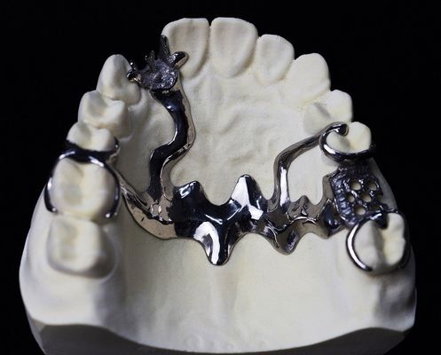 Estrutura parcial do metal da dentadura do Co do Cr